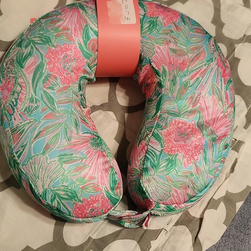 Lilly pulitzer sleep pillow and eye mask set - Picture 4 of 7